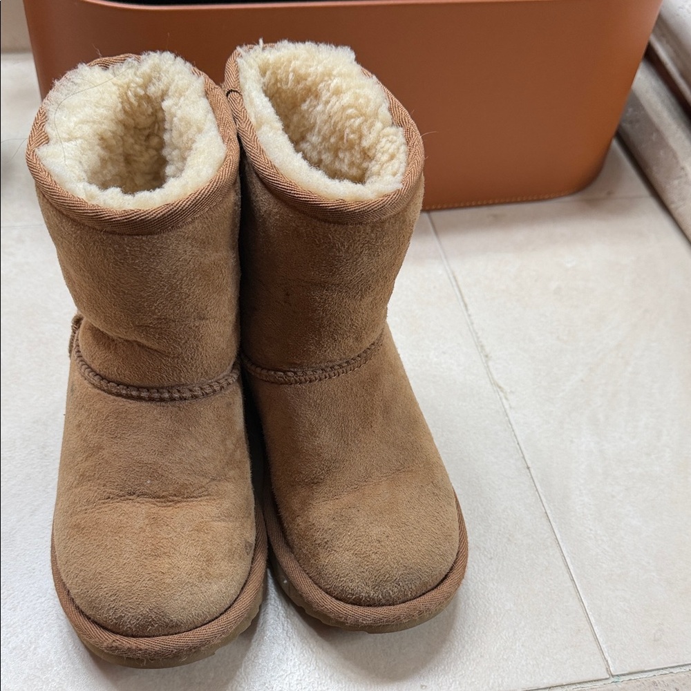 UGG Kids Boots in Tan and Cream